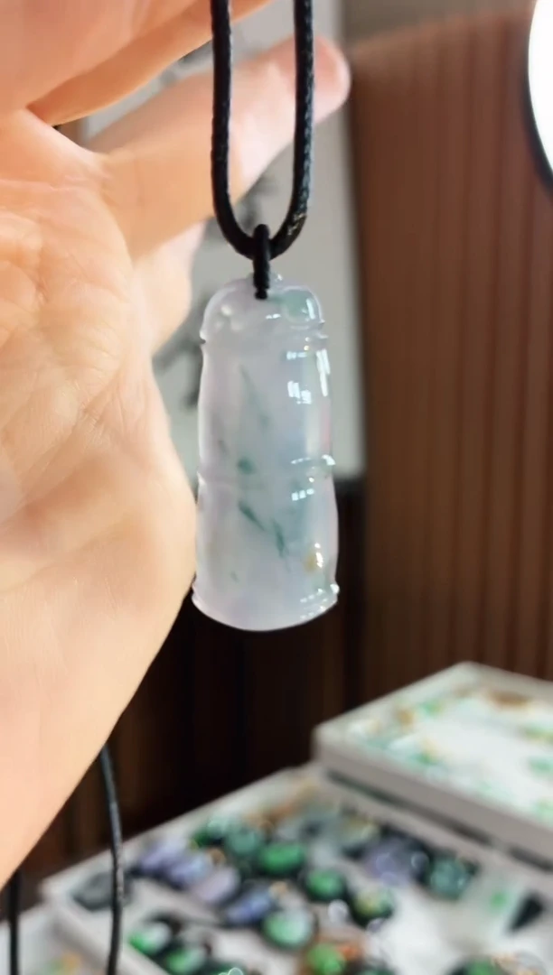 翡翠未镶嵌颈饰吊坠