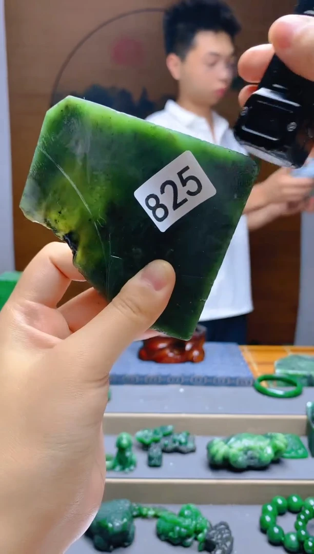 和田玉（碧玉）未镶嵌珠宝半成品1