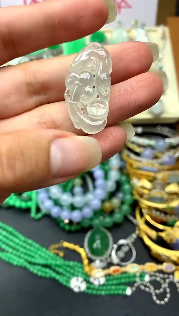 翡翠未镶嵌颈饰175-中国好珍宝