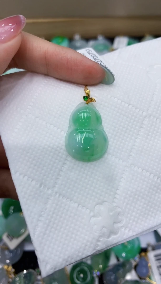 翡翠18K金镶嵌颈饰111111111111