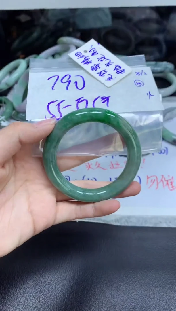 【闪购商品】定制翡翠未镶嵌手镯毛货需精细抛光+多人+790元