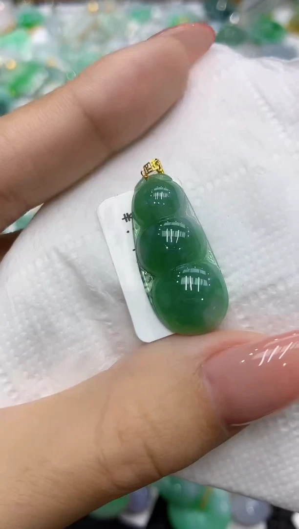 颈饰18K金镶嵌翡翠111111111111
