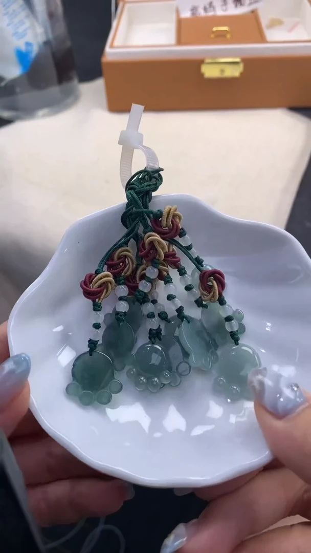 翡翠挂件未镶嵌FC31 翡翠猫爪挂件 多样性发其一