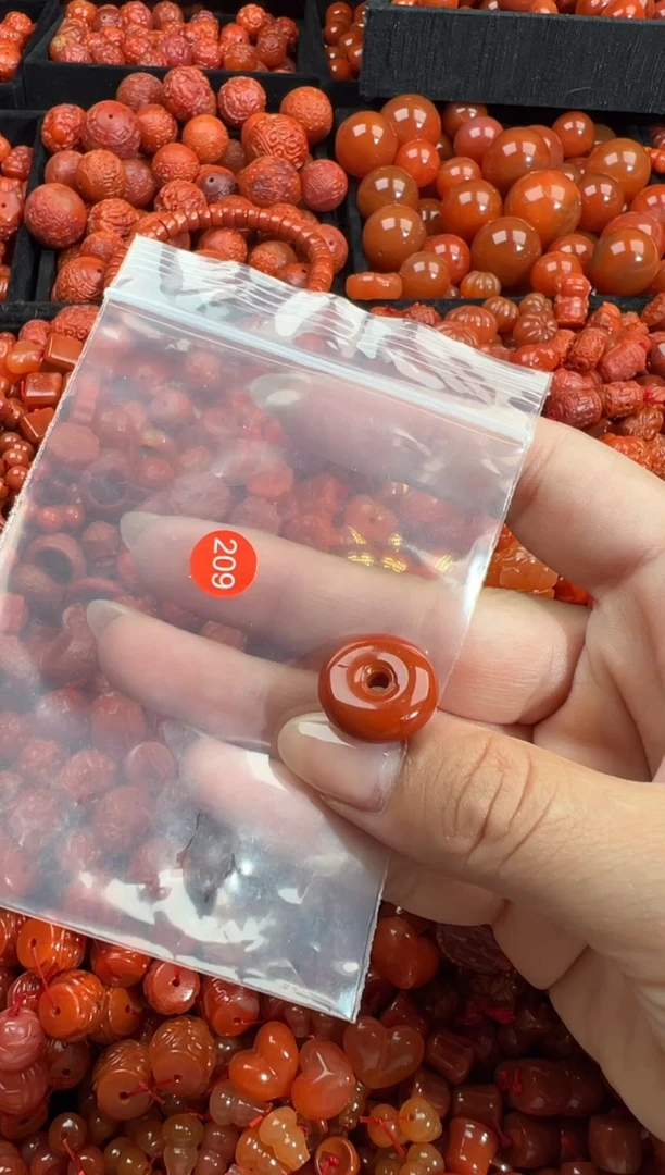 南红玛瑙未镶嵌颈饰1