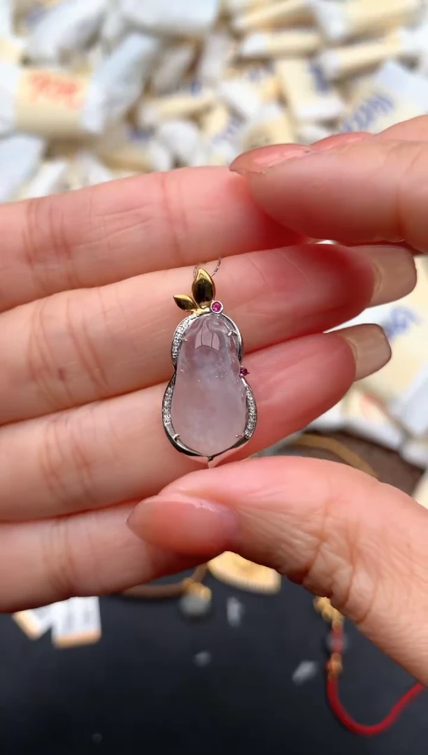 18K金镶嵌挂件翡翠—