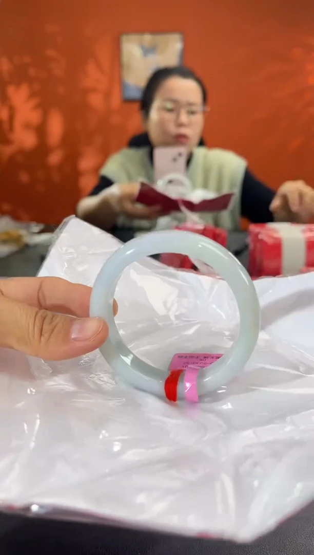 未镶嵌手镯翡翠1        圈口54