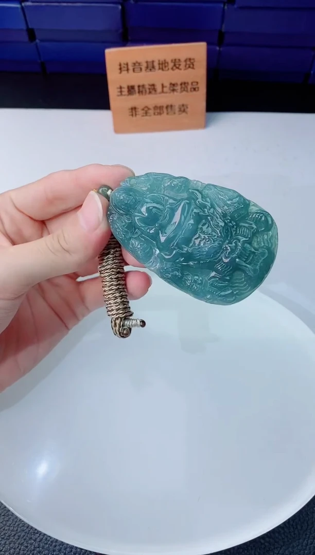翡翠未镶嵌颈饰   `