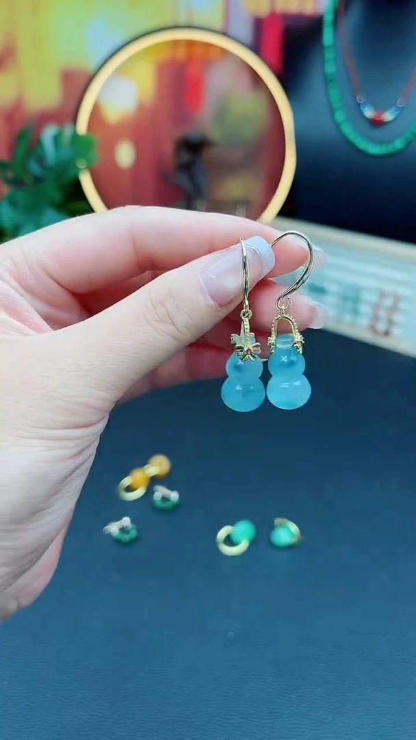 石英质玉（天山翠）未镶嵌耳饰飘花葫芦