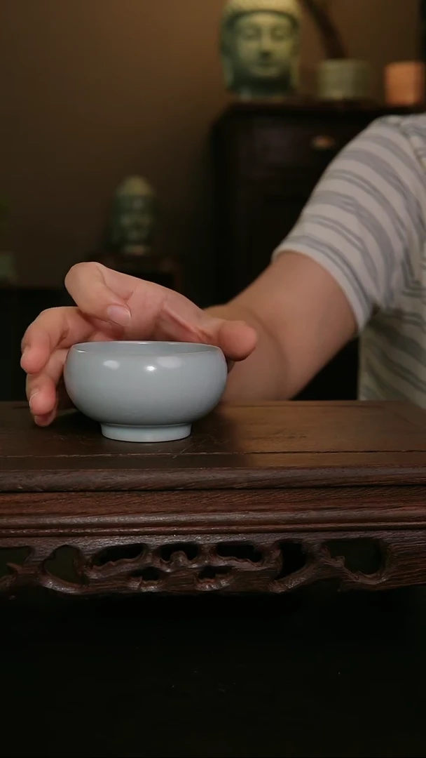 摆件仿古月白罗汉杯