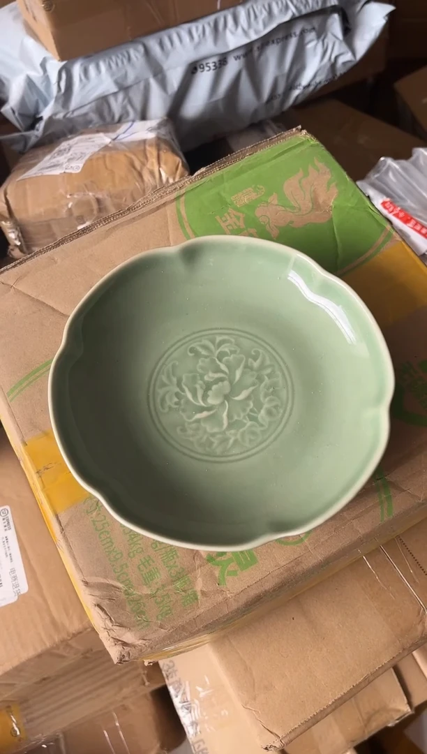 二级瑕疵青釉花口盘1只