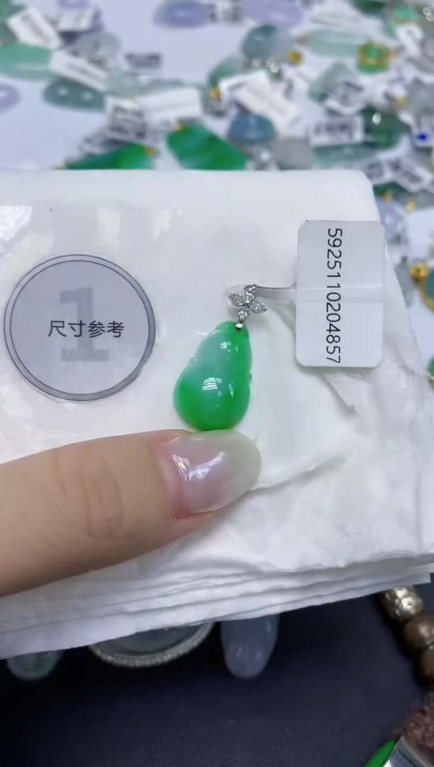 颈饰18K金镶嵌翡翠天然缅甸翡翠A货百元以上9元证书费自理