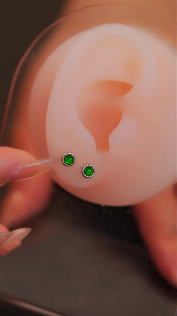 翡翠18K金镶嵌吊坠(不含链)A货翡翠/耳钉/多样性发货/一件