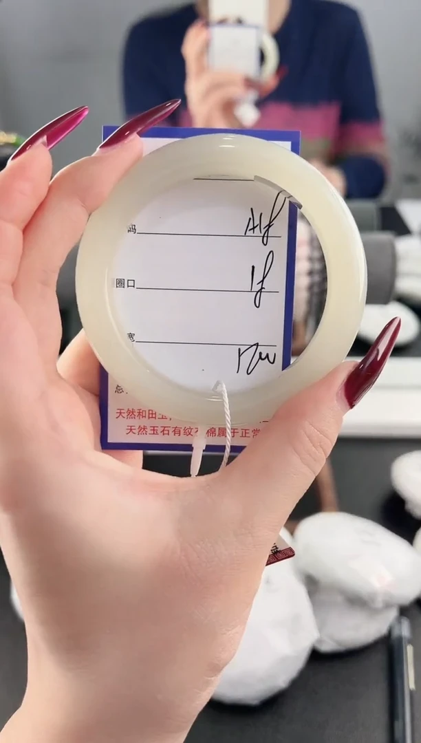 未镶嵌手镯和田玉18颜色微差无瑕疵