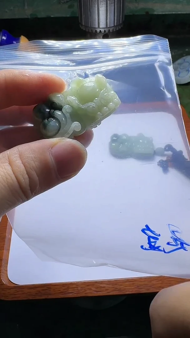 颈饰未镶嵌翡翠双***爸貔貅