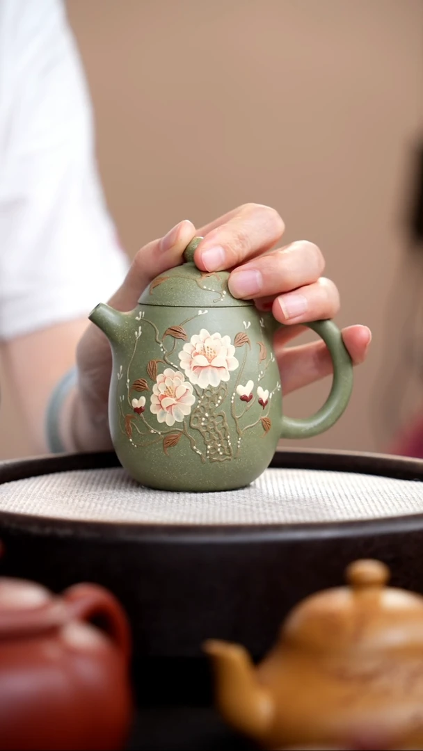 茶壶紫砂豆青砂龙蛋泥绘花