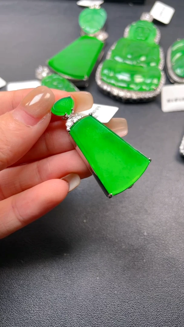 颈饰银S925镶嵌翡翠吊坠