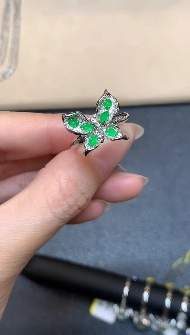 18K金镶嵌戒指翡翠两用款蝴蝶【无服务费