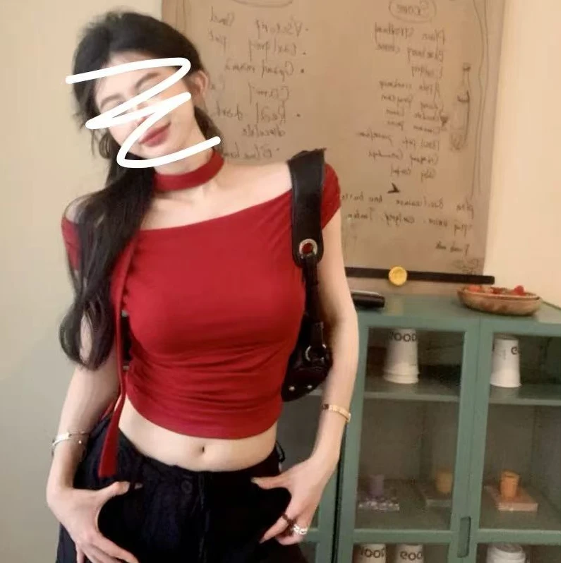 红色一字肩短袖T恤女夏季纯欲风性感褶皱紧身短款露肩绝美小上衣