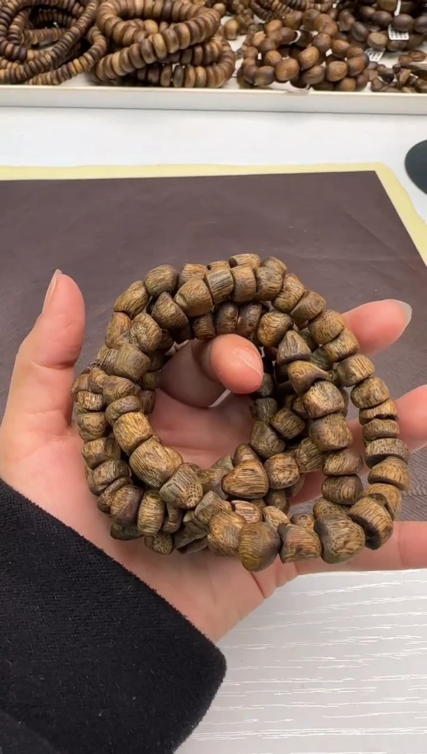 【闪购商品】沉香手串黄皮黑肉老料奇楠随型单圈多样性发1