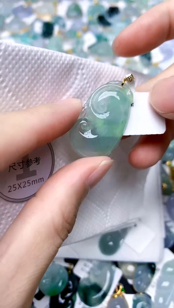 颈饰18K金镶嵌翡翠天然A货翡翠