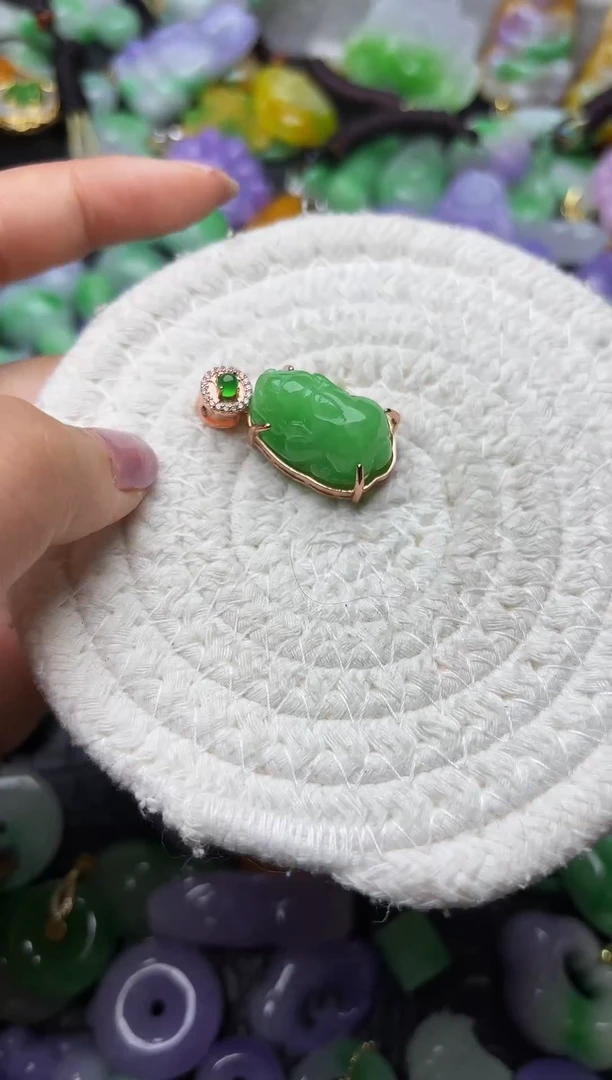 颈饰未镶嵌翡翠缅甸翡翠吊坠