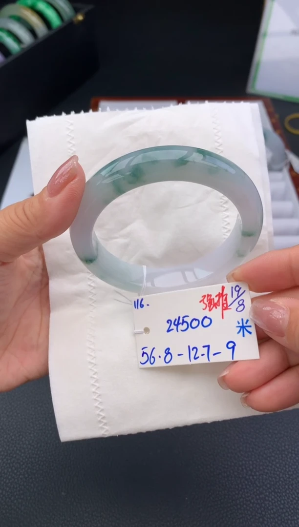 翡翠手镯未镶嵌手镯