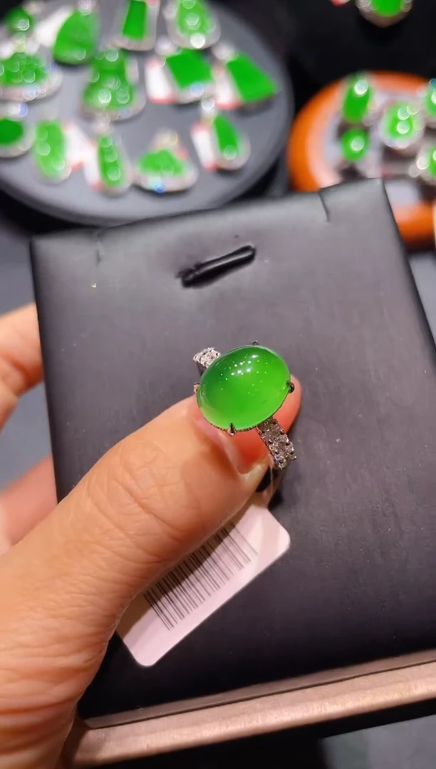 翡翠18K金镶嵌颈饰A25戒指