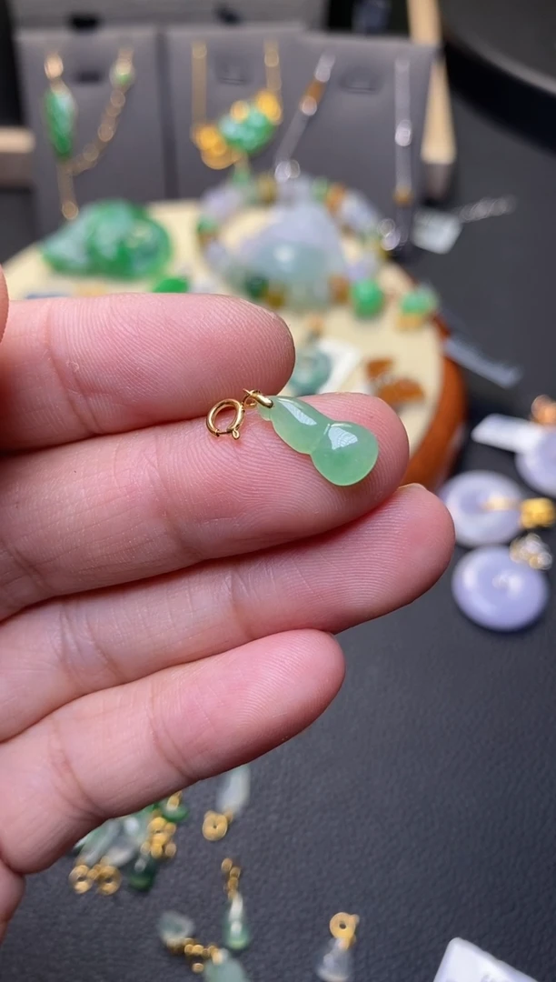 翡翠18K金镶嵌颈饰净货33156