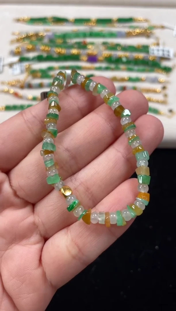 足金镶嵌手串翡翠一条   P463