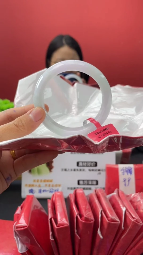 翡翠手镯未镶嵌2