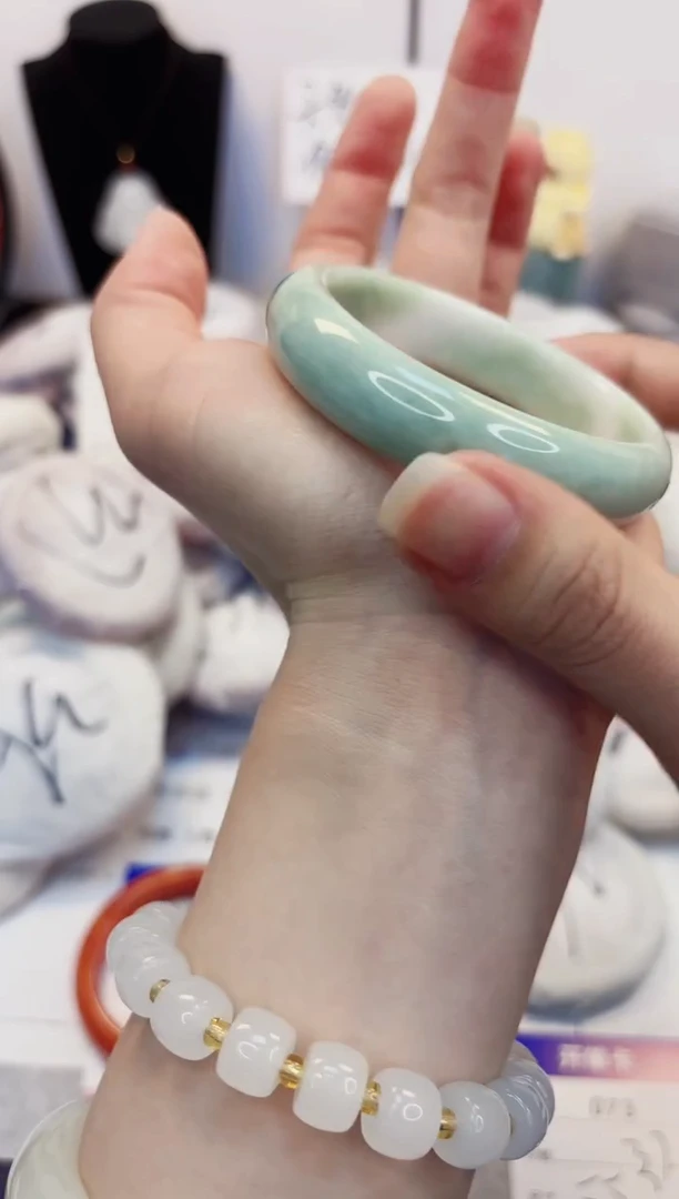 【闪购商品】石英质玉手镯未镶嵌73-贵州翠55圈口