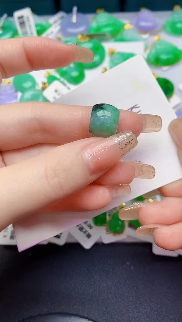 颈饰未镶嵌翡翠缅甸天然翡翠A货