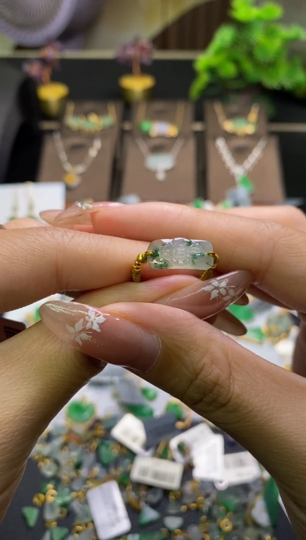 翡翠未镶嵌颈饰净货39550