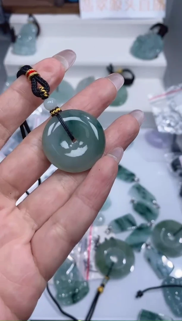 颈饰未镶嵌翡翠吊坠
