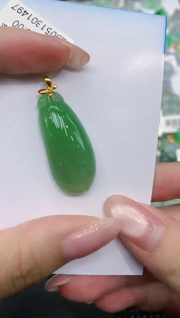 翡翠18K金镶嵌颈饰111111111111