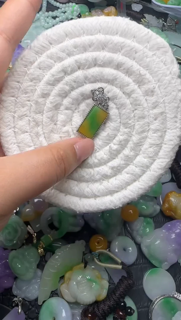 颈饰未镶嵌翡翠缅甸翡翠吊坠