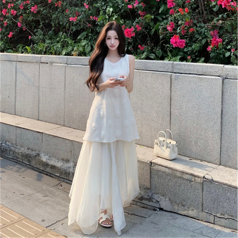 法式白色花朵无袖背心上衣女夏季温柔风套装网纱高腰半身裙两件套