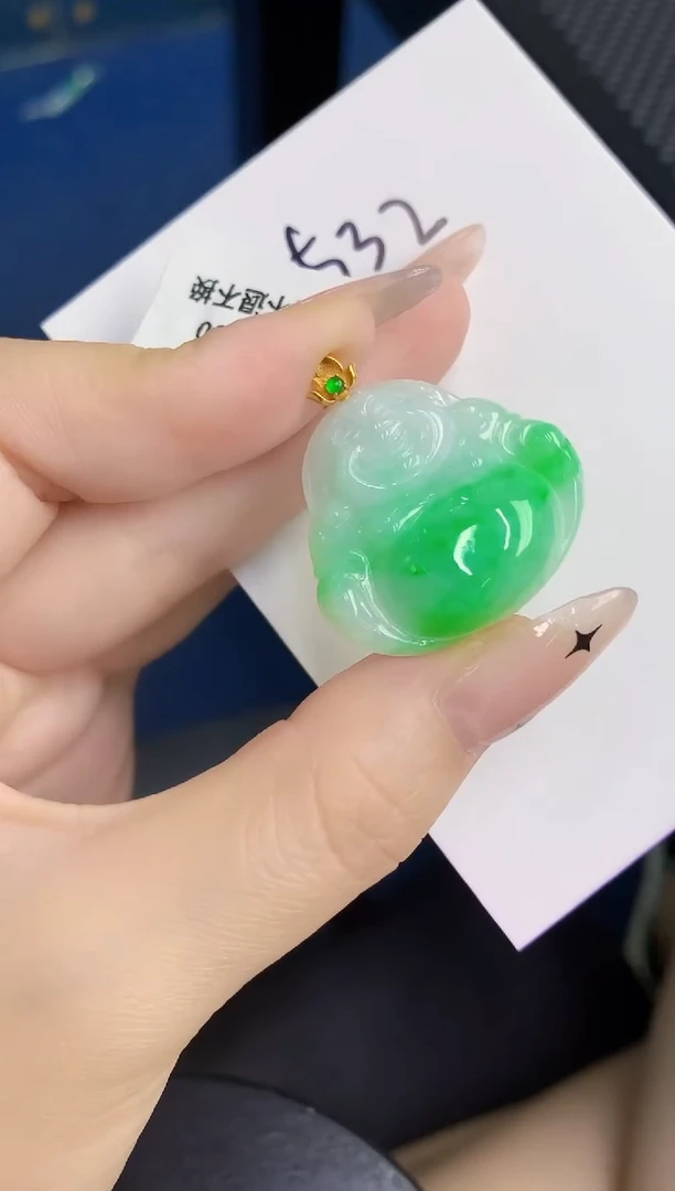 颈饰18K金镶嵌翡翠缅甸天然翡翠A货