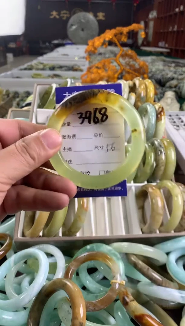 蛇纹石玉未镶嵌手镯3968