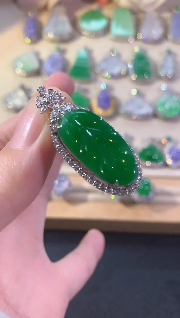 吊坠(不含链)18K金镶嵌翡翠冬日珠宝Q115