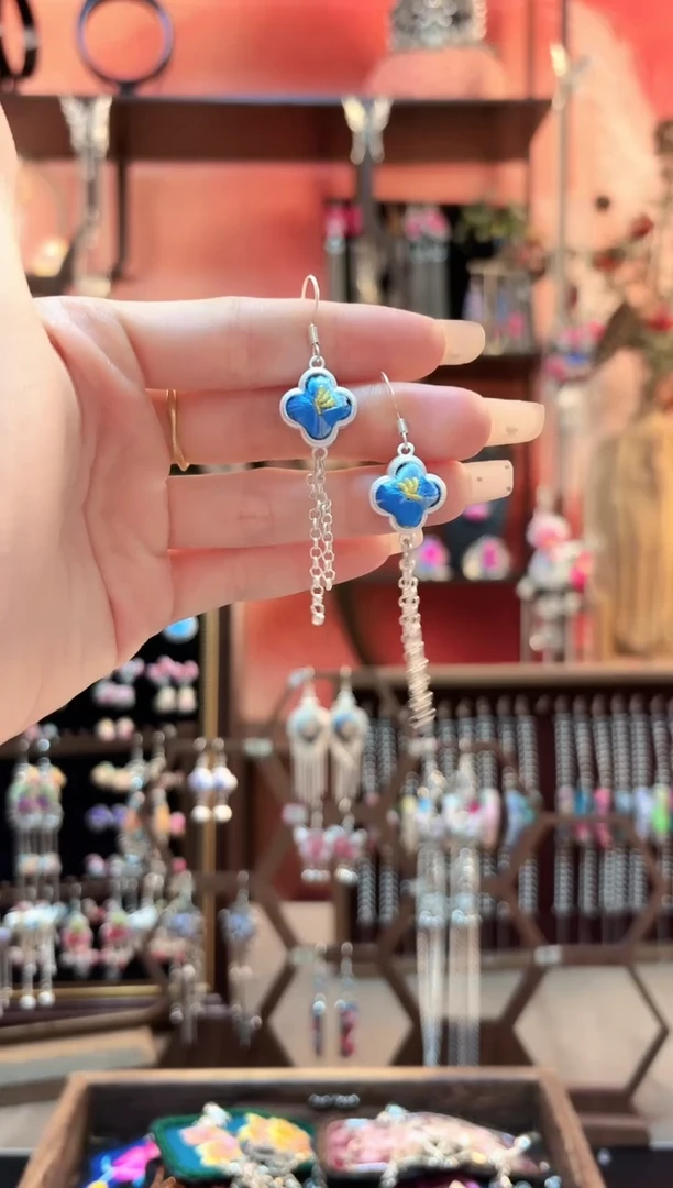 织绣云织谣民族风精美饰品   225