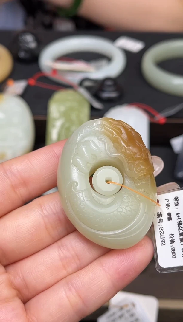吊坠(不含链)未镶嵌和田玉且末糖白 随形龙牌822192
