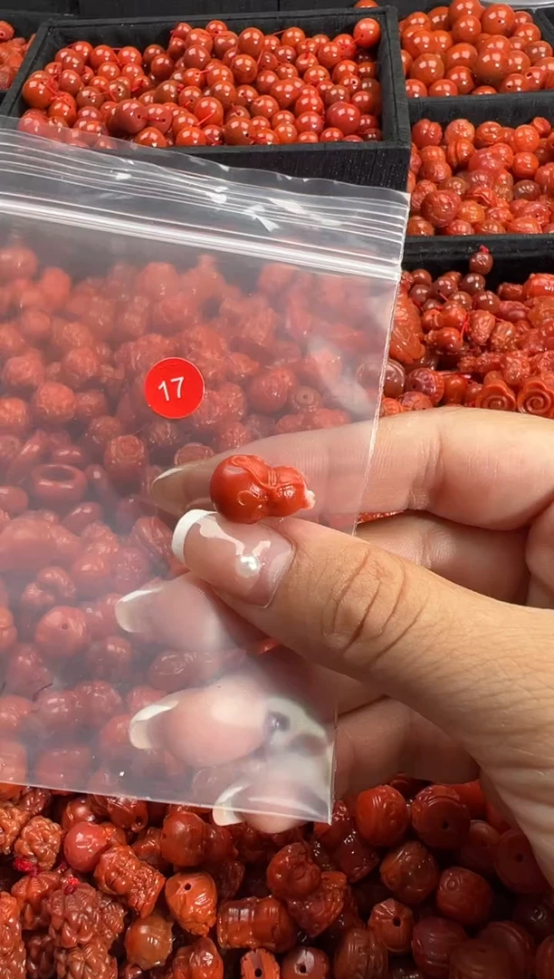 颈饰未镶嵌南红玛瑙1