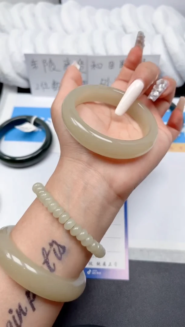 和田玉手镯未镶嵌152-茶晴55.3