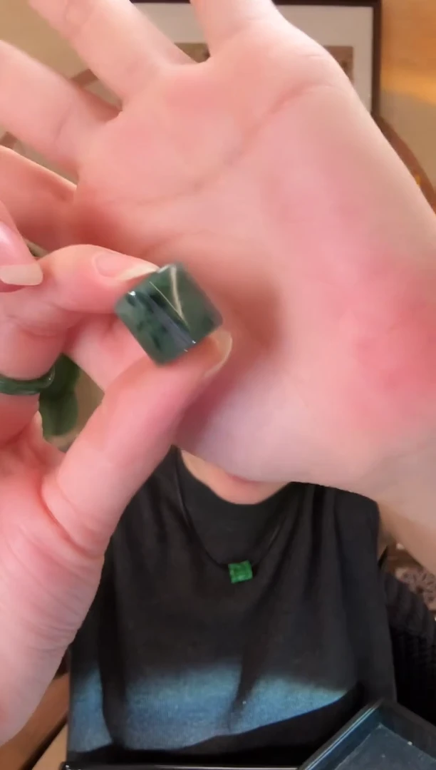 颈饰未镶嵌翡翠吊坠