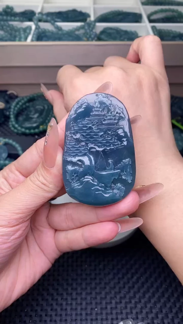 翡翠未镶嵌颈饰