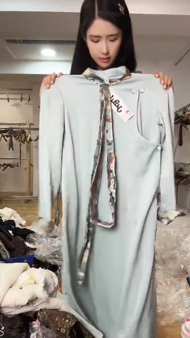 连衣裙       XL码      115-125斤