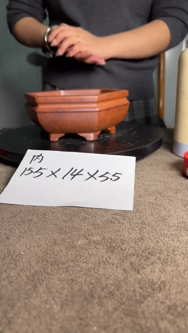 A宜兴紫砂小花盆