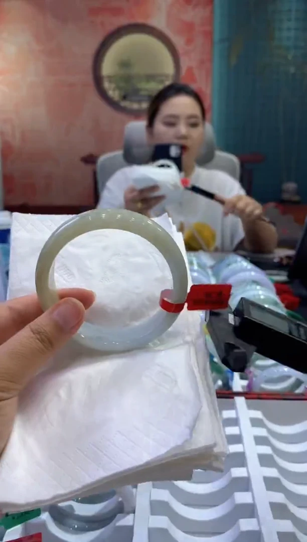 翡翠手镯未镶嵌多人0009073