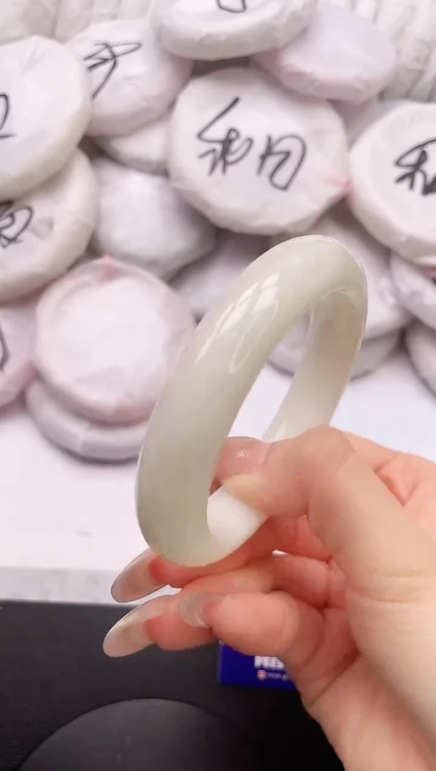 【闪购商品】和田玉手镯未镶嵌18L86-53